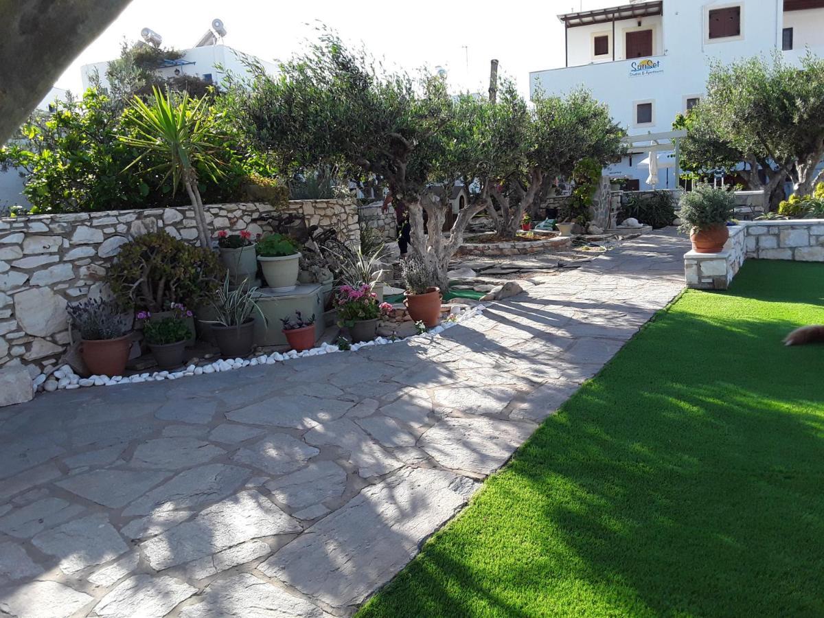 Sunset Studios And Apartments For Adults Over 21 Only Náousa Eksteriør billede