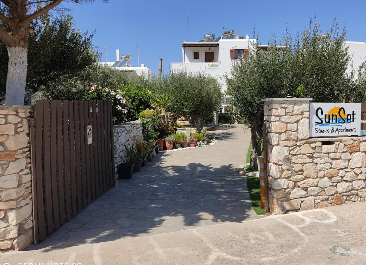 Sunset Studios And Apartments For Adults Over 21 Only Náousa Eksteriør billede