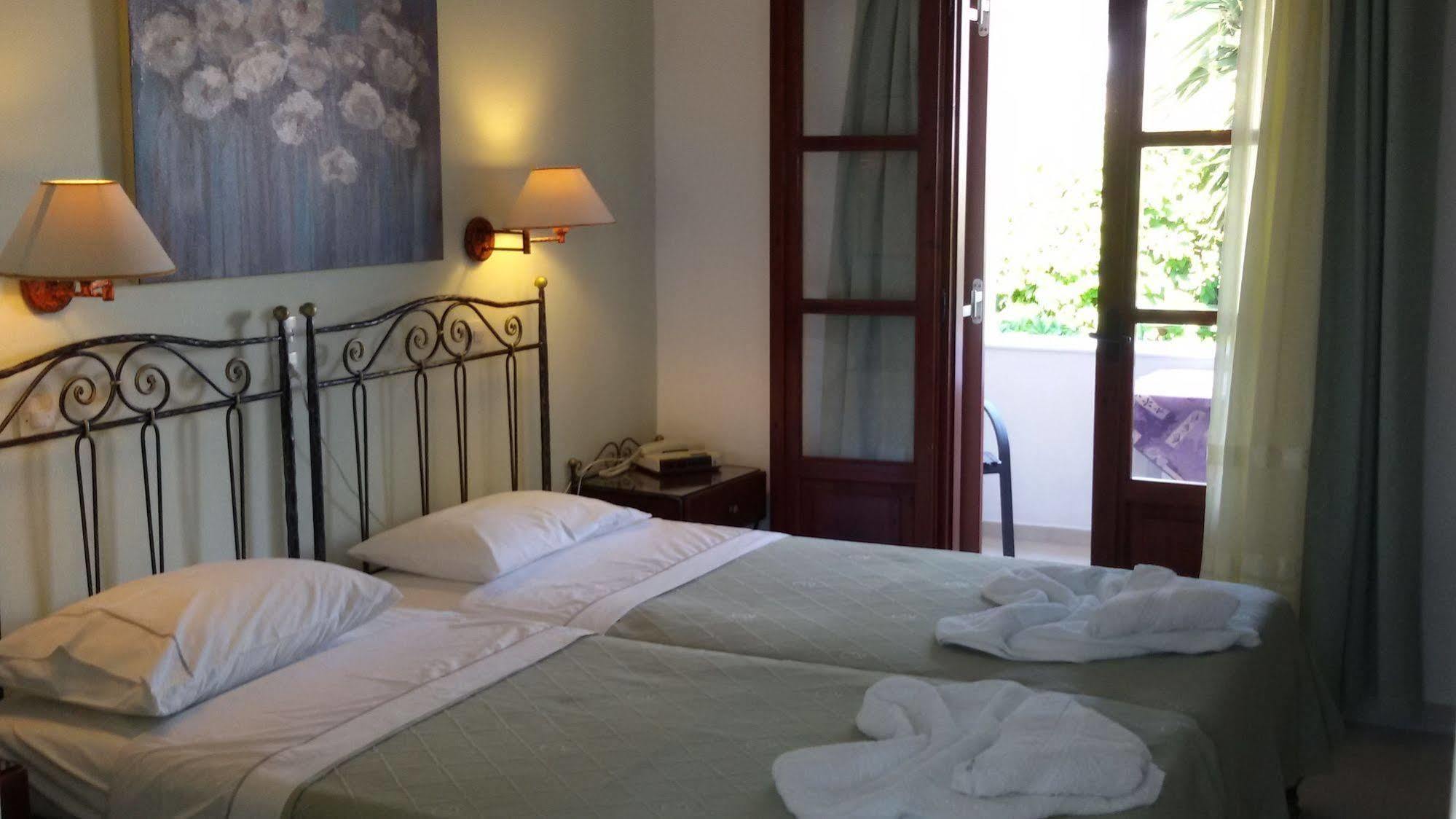 Sunset Studios And Apartments For Adults Over 21 Only Náousa Eksteriør billede