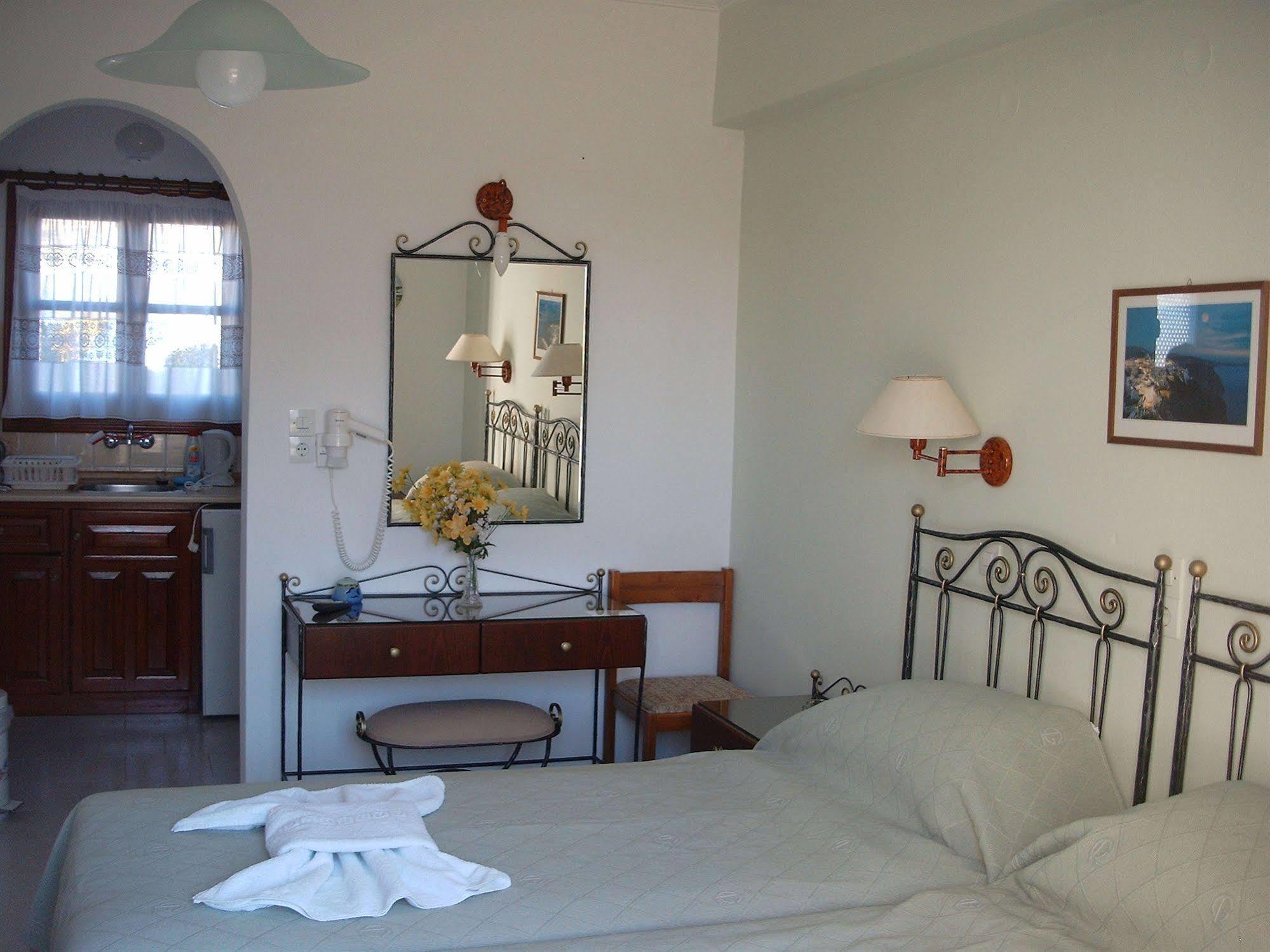 Sunset Studios And Apartments For Adults Over 21 Only Náousa Eksteriør billede