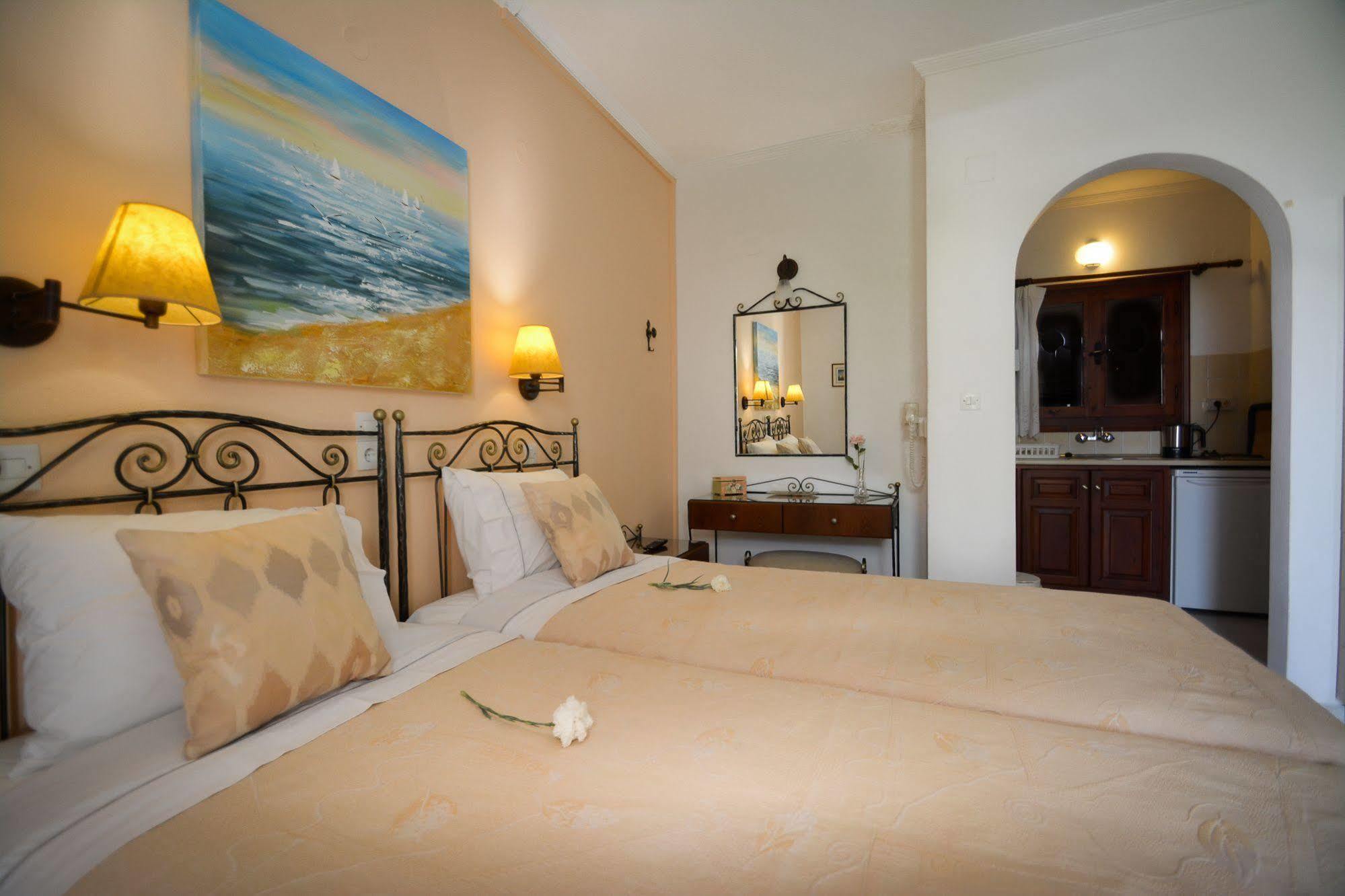 Sunset Studios And Apartments For Adults Over 21 Only Náousa Eksteriør billede